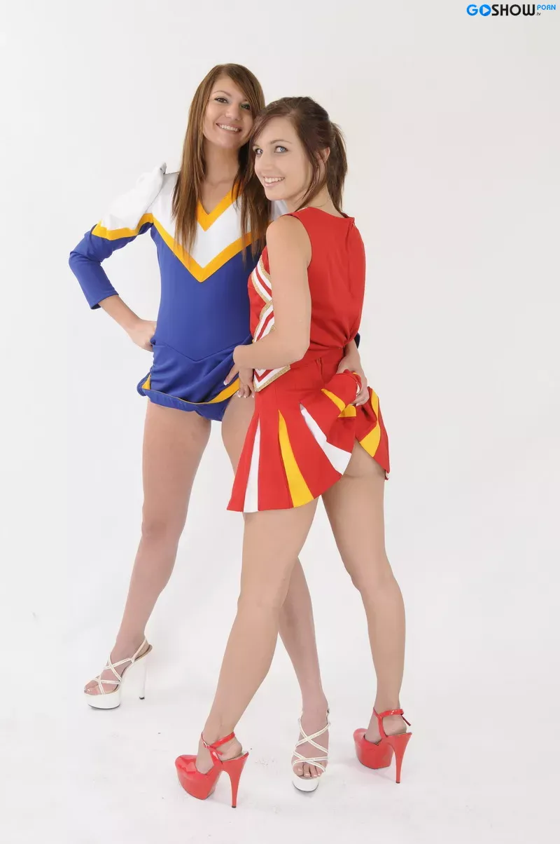 探索成人级日本视频 - 日本免费色情影片 {{PAGE}} - 跨文化大屌爱好者用力插入穿着紧身衣的丰满女孩湿润的阴道 - 今日照片！